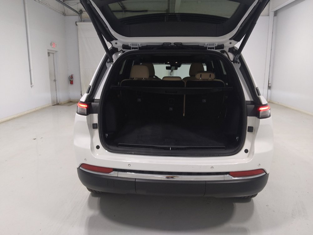 Used 2023 Jeep Grand Cherokee Limited w/ Luxury Tech Group II AWD/4WD image 29