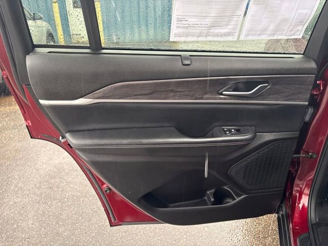 Used 2023 Jeep Grand Cherokee L Limited w/ Luxury Tech Group II image 23