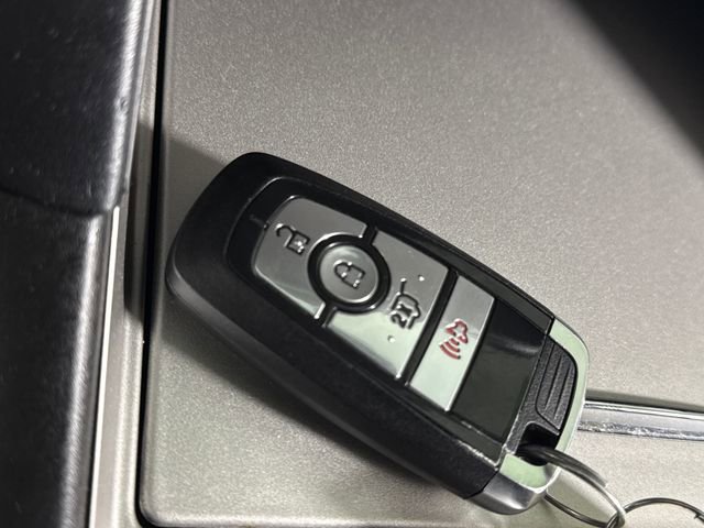 Used 2023 Ford Explorer XLT image 40