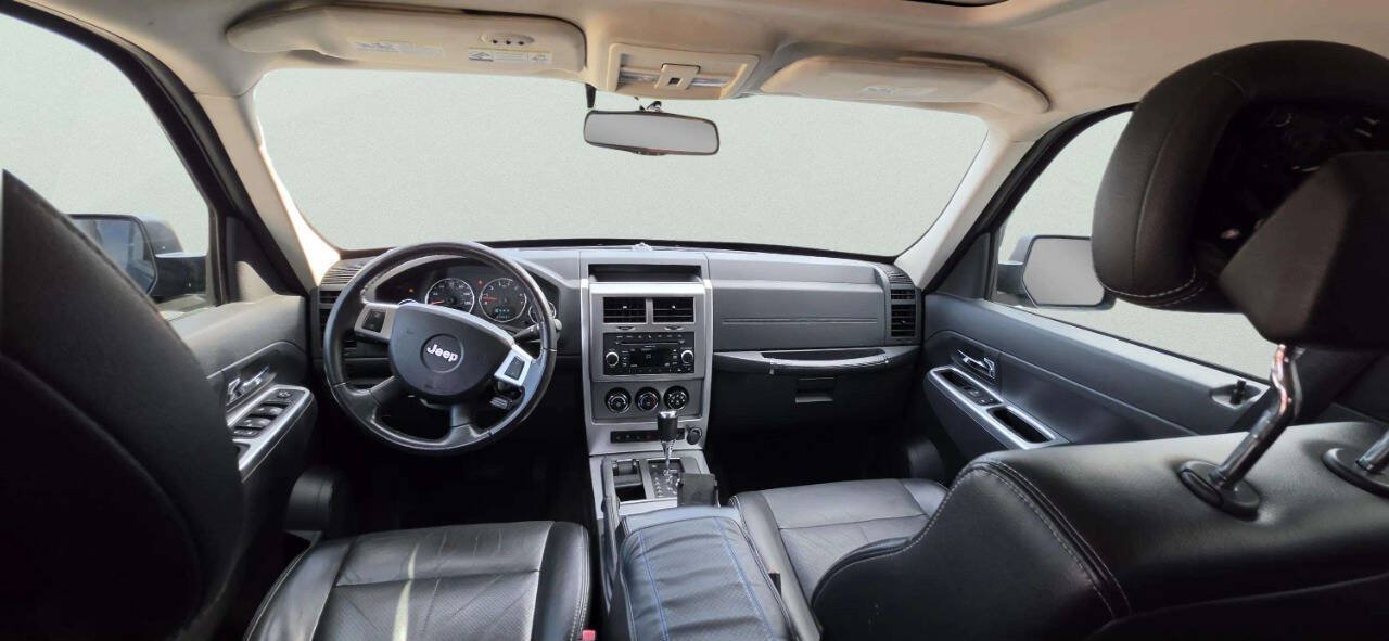 Used 2010 Jeep Liberty Limited AWD/4WD image 8