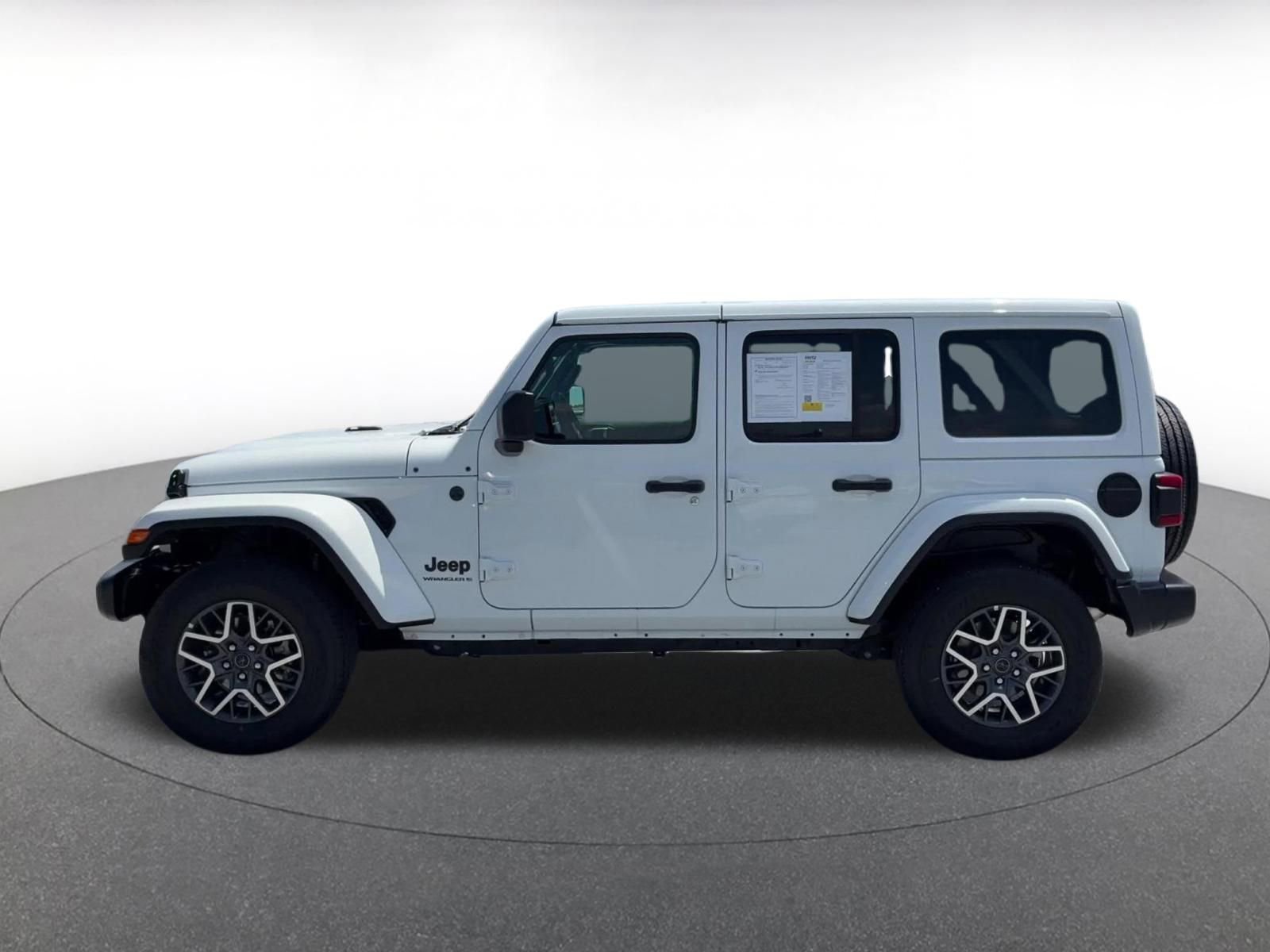 Used 2025 Jeep Wrangler Unlimited Sahara AWD/4WD image 9