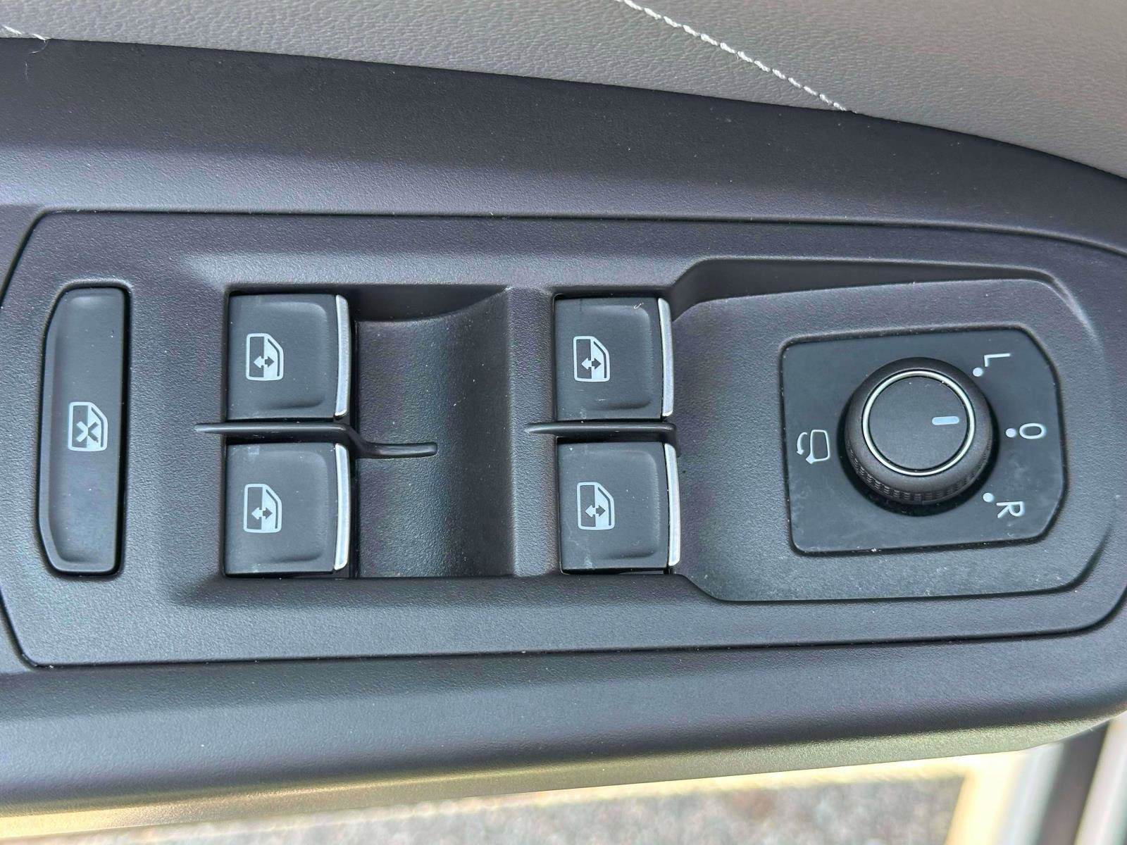 Certified 2023 Volkswagen Atlas SEL Premium image 12