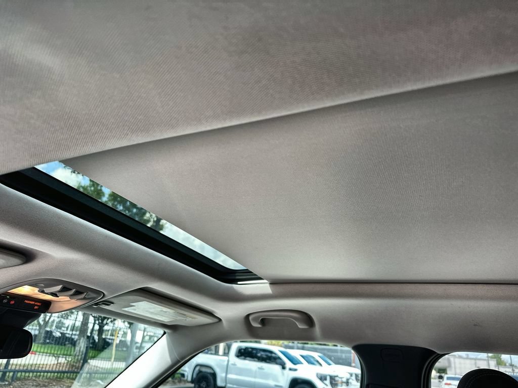 Used 2021 Chevrolet TrailBlazer LT w/ Sun and Liftgate Package FWD image 19
