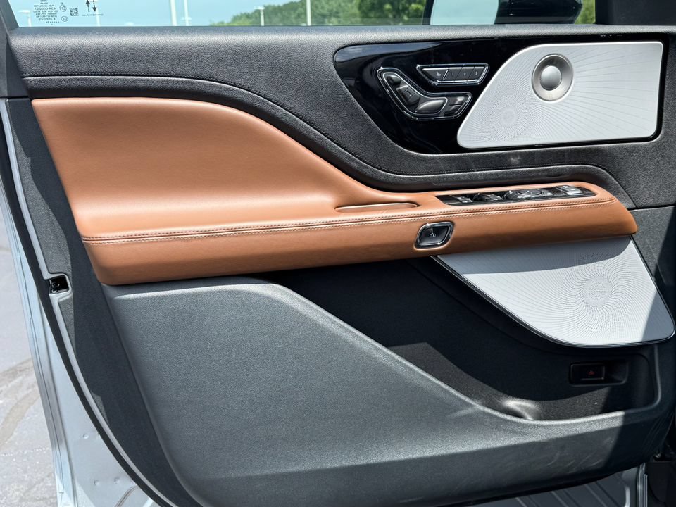 New 2024 Lincoln Aviator Reserve w/ Equipment Group 201A RWD image 11