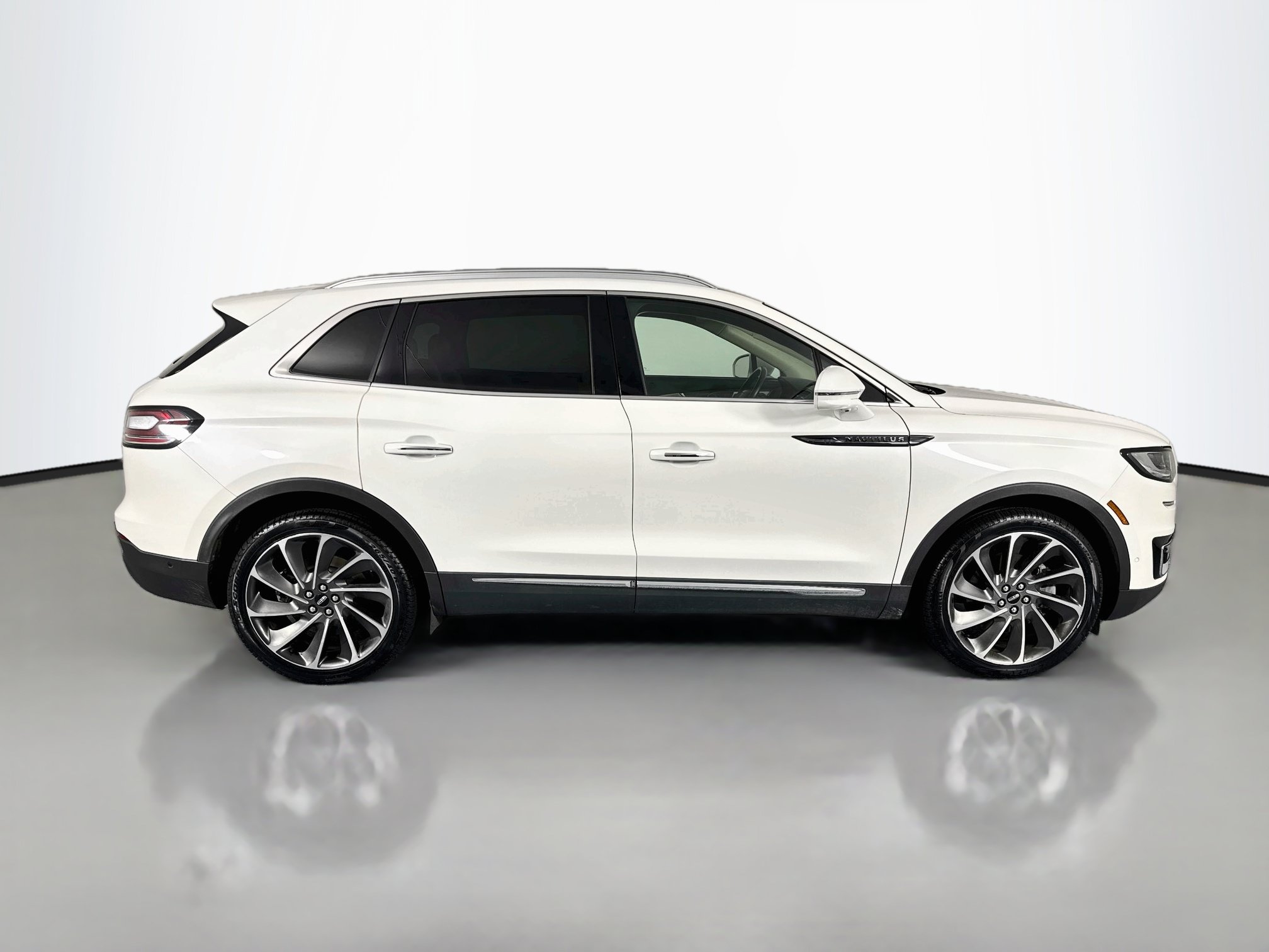 Used 2020 Lincoln Nautilus Reserve w/ Equipment Group 202A AWD/4WD image 4