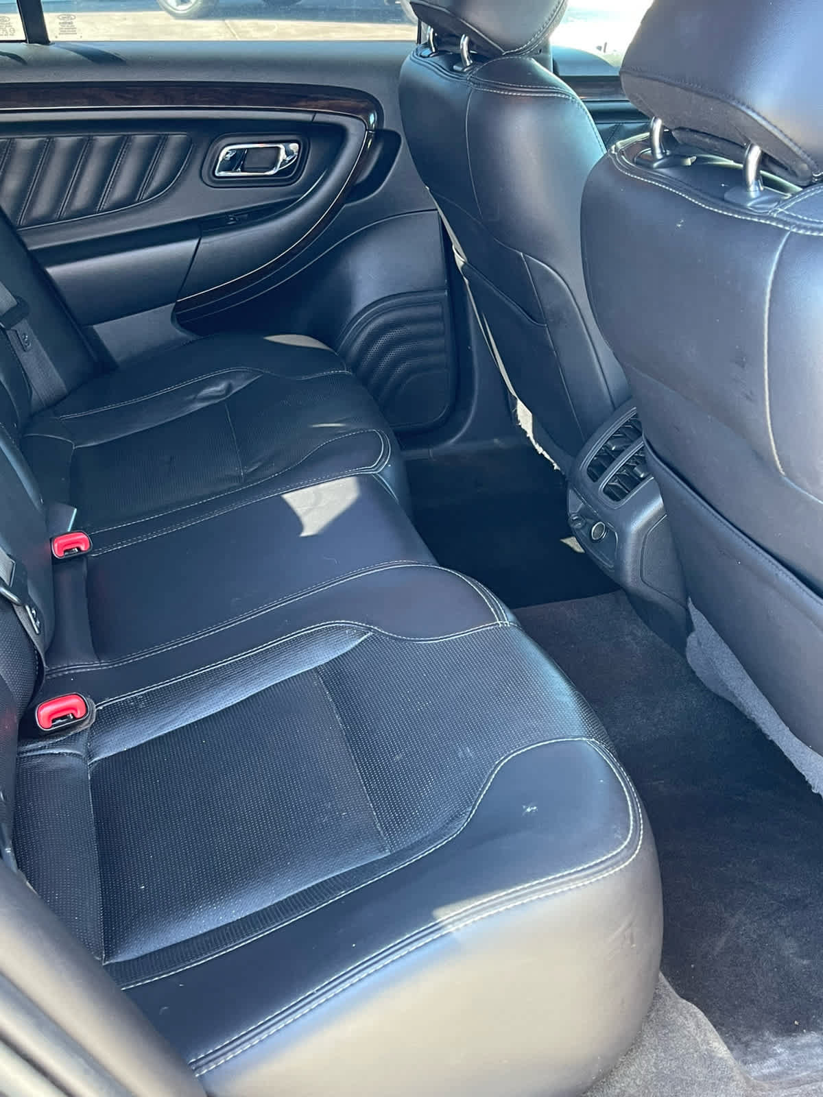 Used 2015 Ford Taurus Limited FWD image 24
