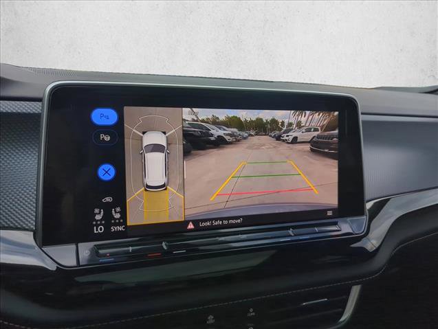 Used 2025 Volkswagen Atlas Cross Sport SEL Premium R-Line image 9