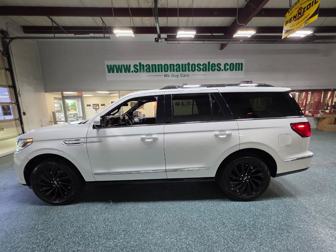 Used 2021 Lincoln Navigator Reserve AWD/4WD image 11
