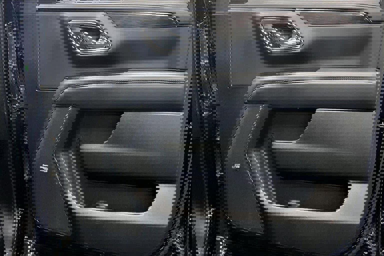 Used 2022 Chevrolet Suburban LT image 22