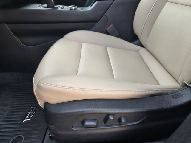 Used 2024 Cadillac XT4 Luxury w/ Cold Weather Package FWD image 26