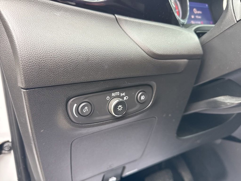 Certified 2020 Buick Encore GX Essence FWD image 18