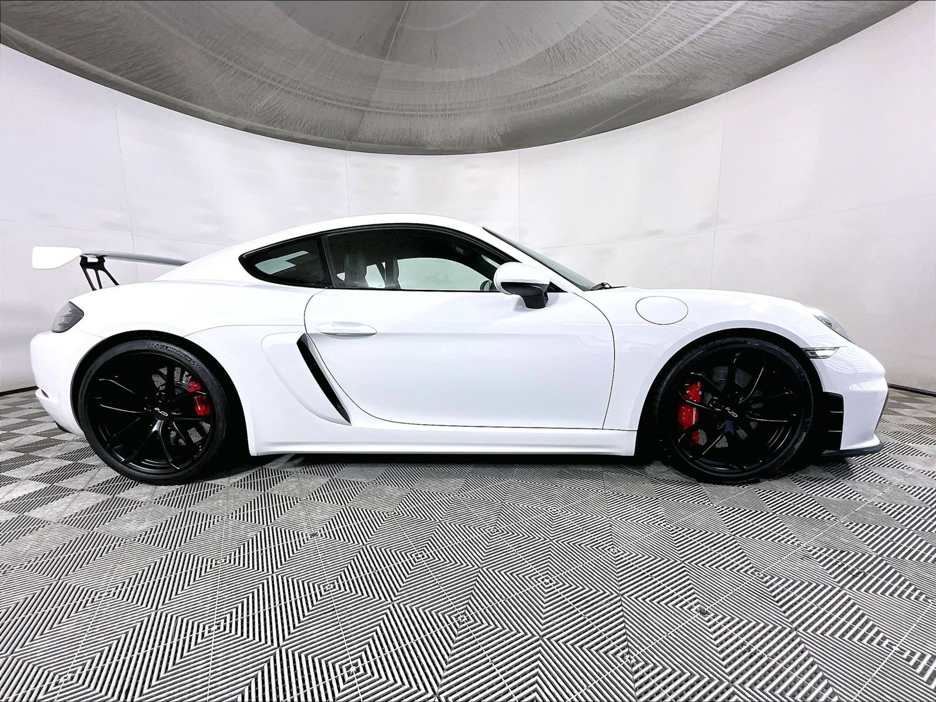Certified 2022 Porsche 718 Cayman GT4 RWD image 8