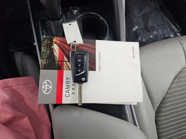 Used 2020 Toyota Camry SE image 22