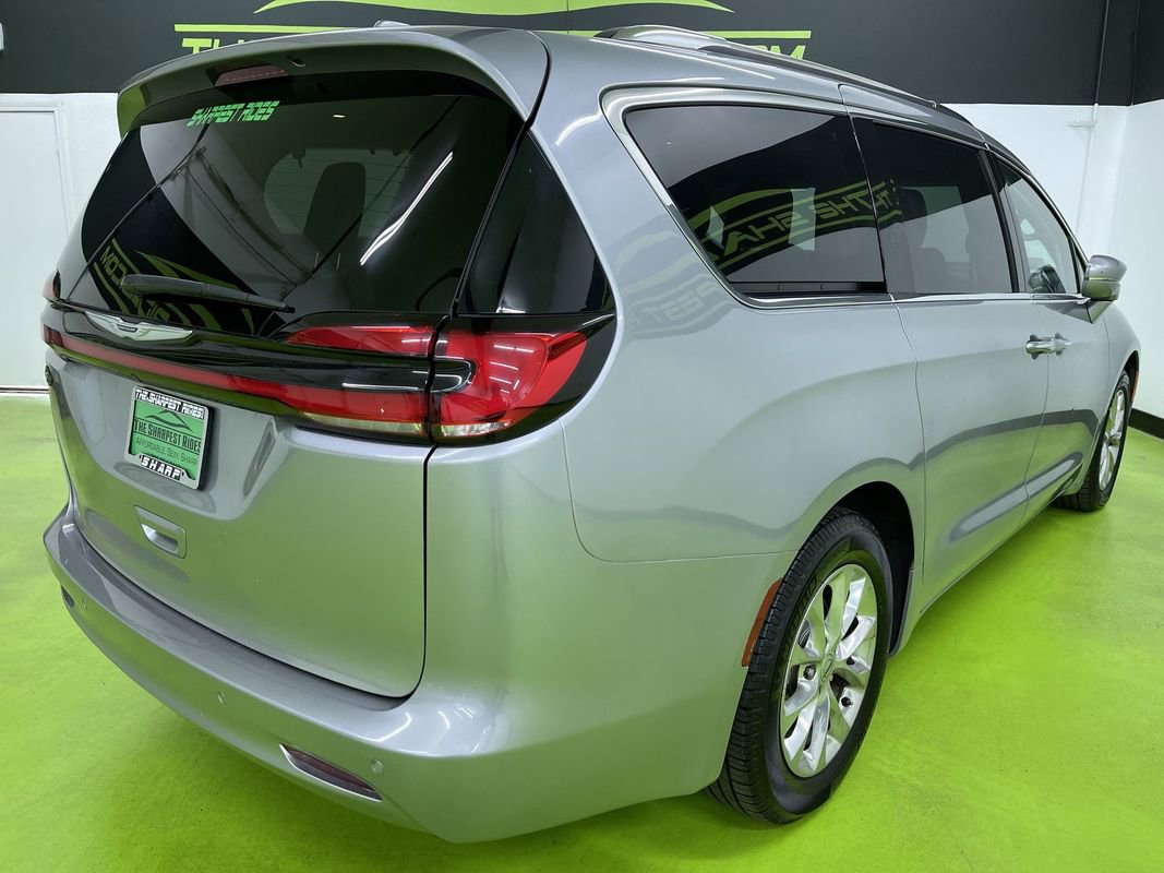 Used 2021 Chrysler Pacifica Touring-L image 10