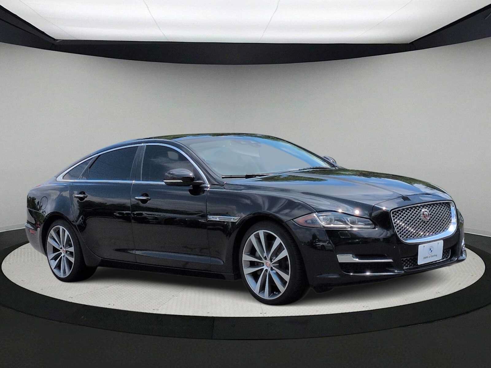 Used 2019 Jaguar XJ AWD image 2