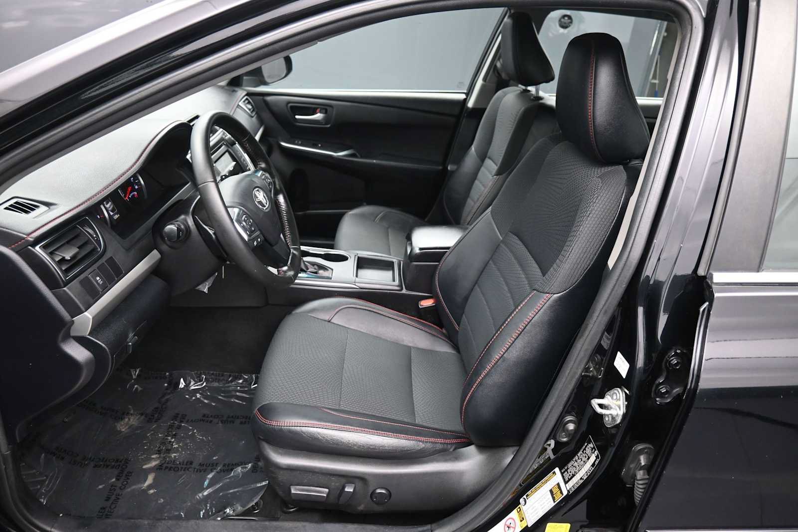 Used 2016 Toyota Camry SE w/ Protection Package (Q2) FWD image 18