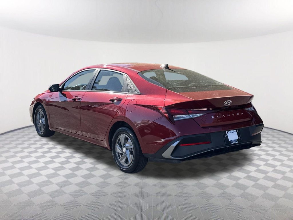 Used 2025 Hyundai Elantra SE FWD image 7
