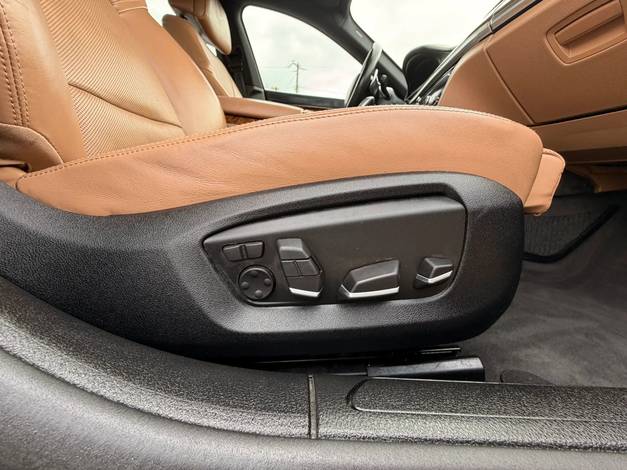 Used 2014 BMW 740Li image 36