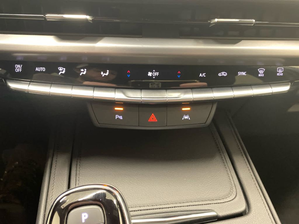 Used 2025 Cadillac XT4 Premium Luxury image 20