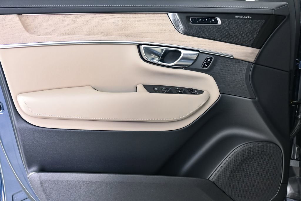 Certified 2026 Volvo XC90 B6 Plus w/ Protection Package Premier image 8