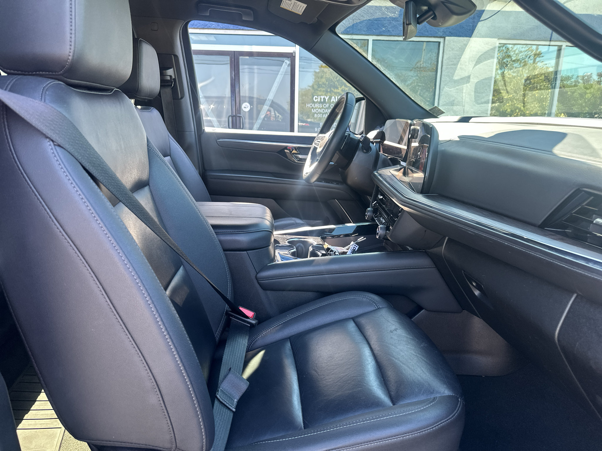 Used 2025 Chevrolet Tahoe Z71 AWD/4WD image 10