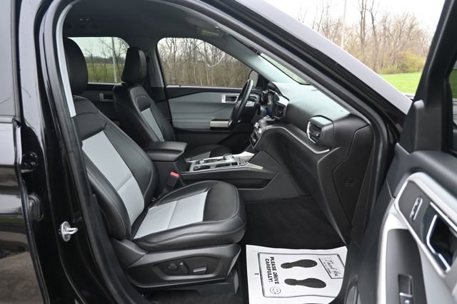Used 2022 Ford Explorer XLT w/ Equipment Group 202A image 19