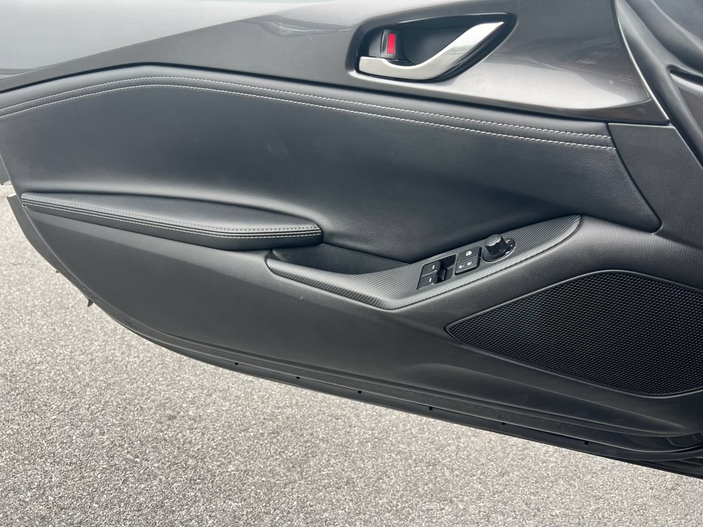 Used 2021 MAZDA MX-5 Miata Club RWD image 15