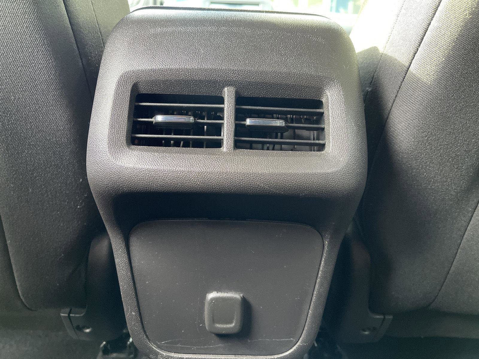Used 2018 Chevrolet Equinox LT AWD/4WD image 36