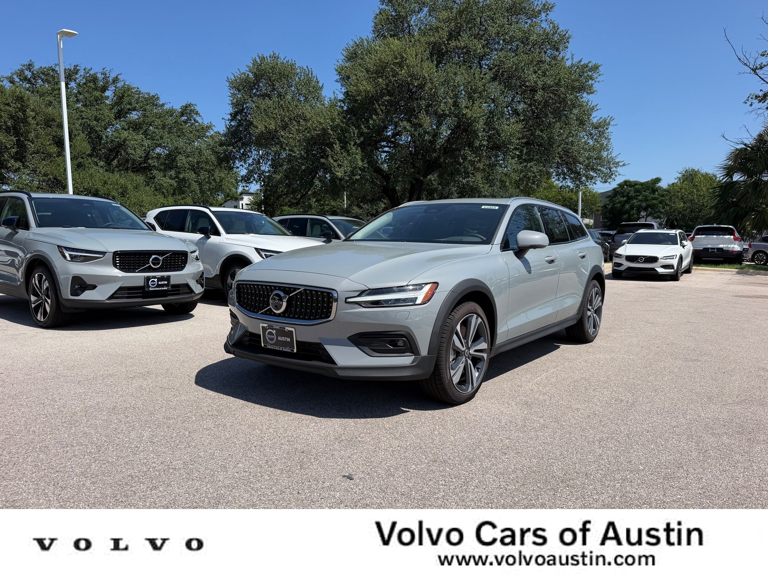 New 2026 Volvo V60 B5 Cross Country Plus w/ Climate Package