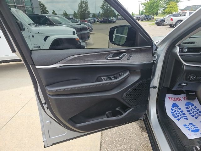 Used 2024 Jeep Grand Cherokee L Limited image 14