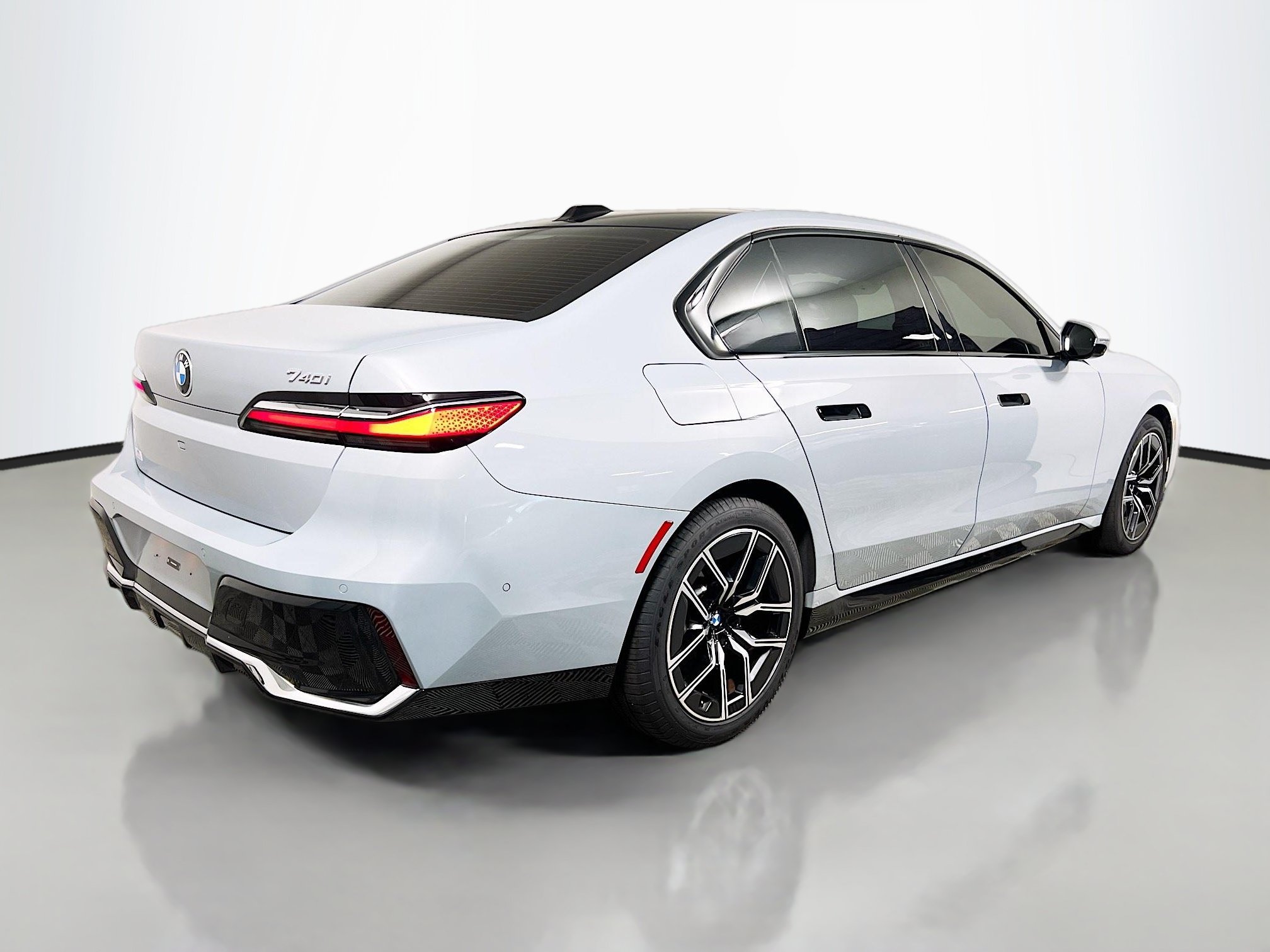 Used 2024 BMW 740i RWD image 4