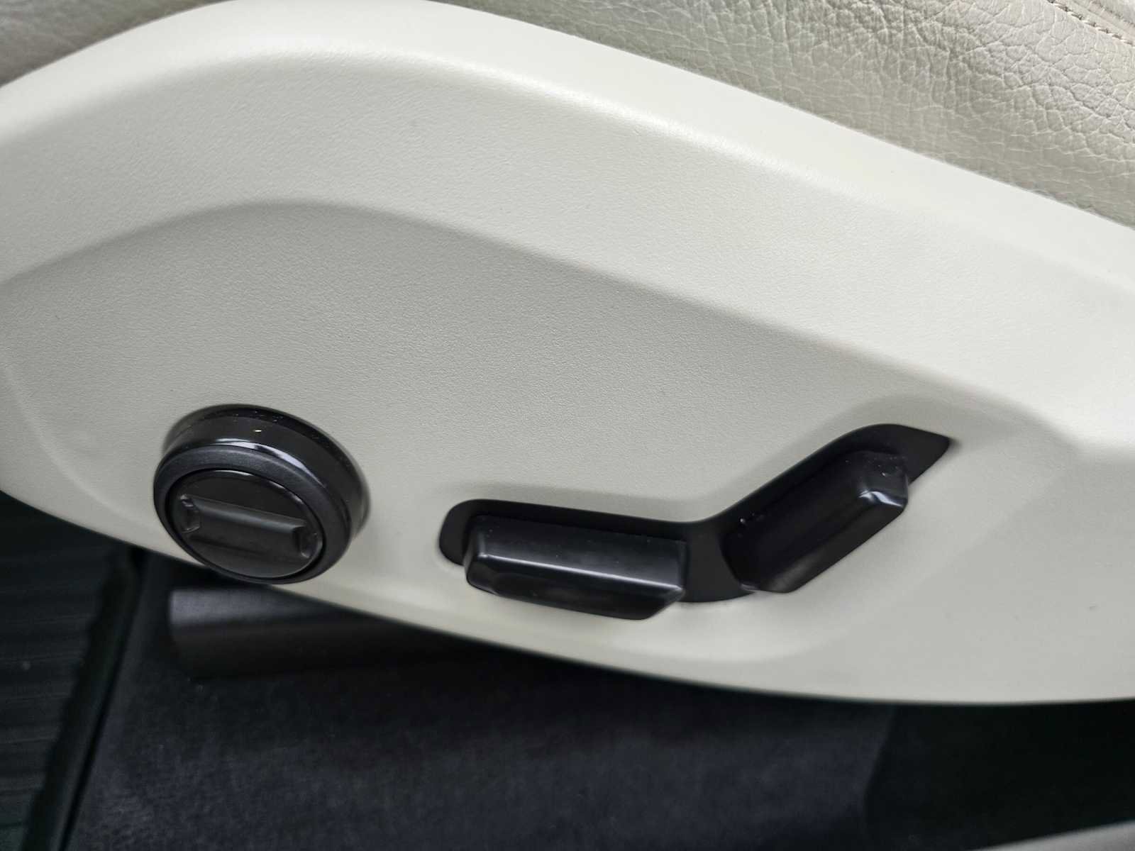 Certified 2023 Volvo XC90 T8 Plus w/ Protection Package Premier image 25