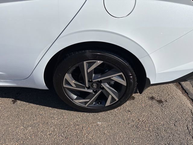 Certified 2025 Hyundai Elantra Sport image 32