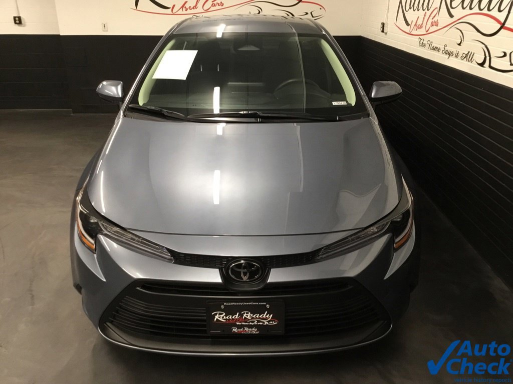 Used 2025 Toyota Corolla LE w/ LE Premium Package FWD image 4