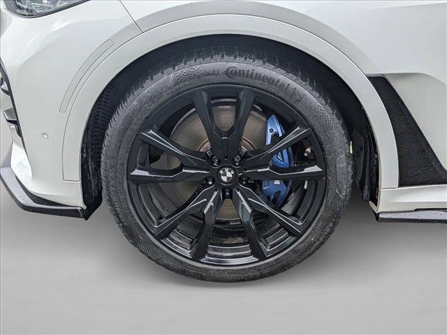 Used 2022 BMW X7 M50i image 24