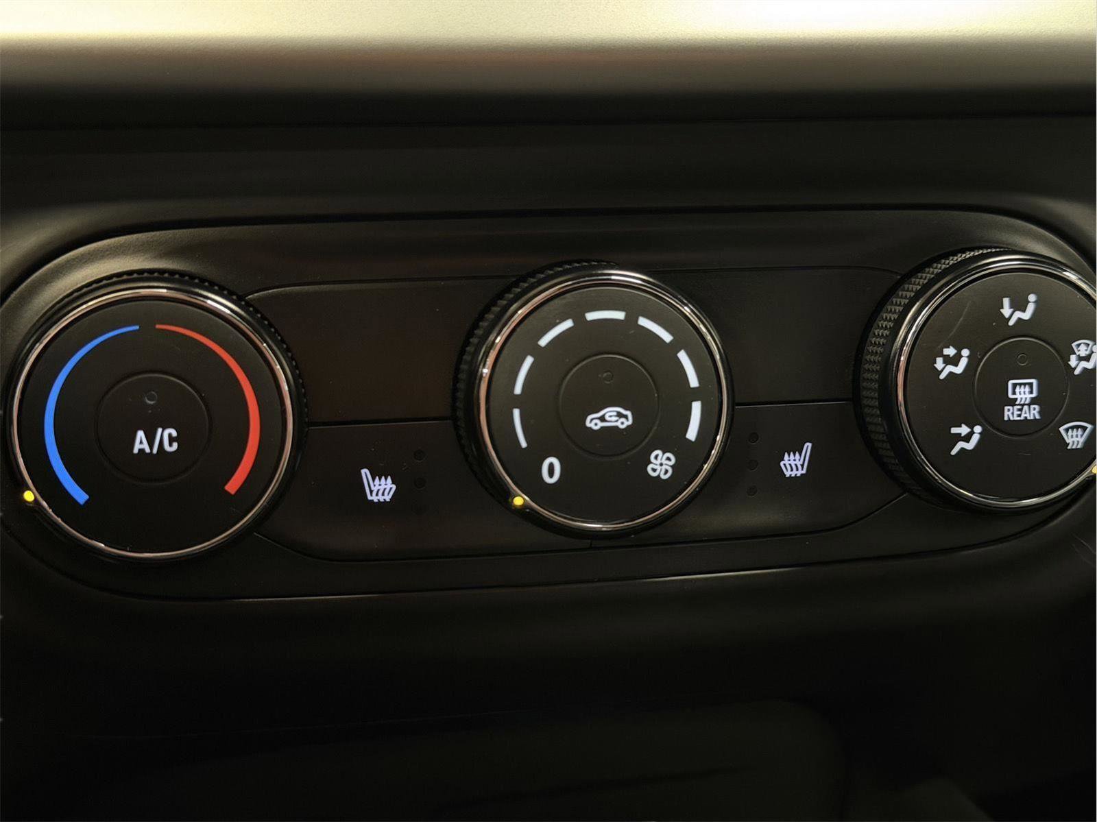 Certified 2024 Chevrolet Trax RS w/ Driver Confidence Package image 24