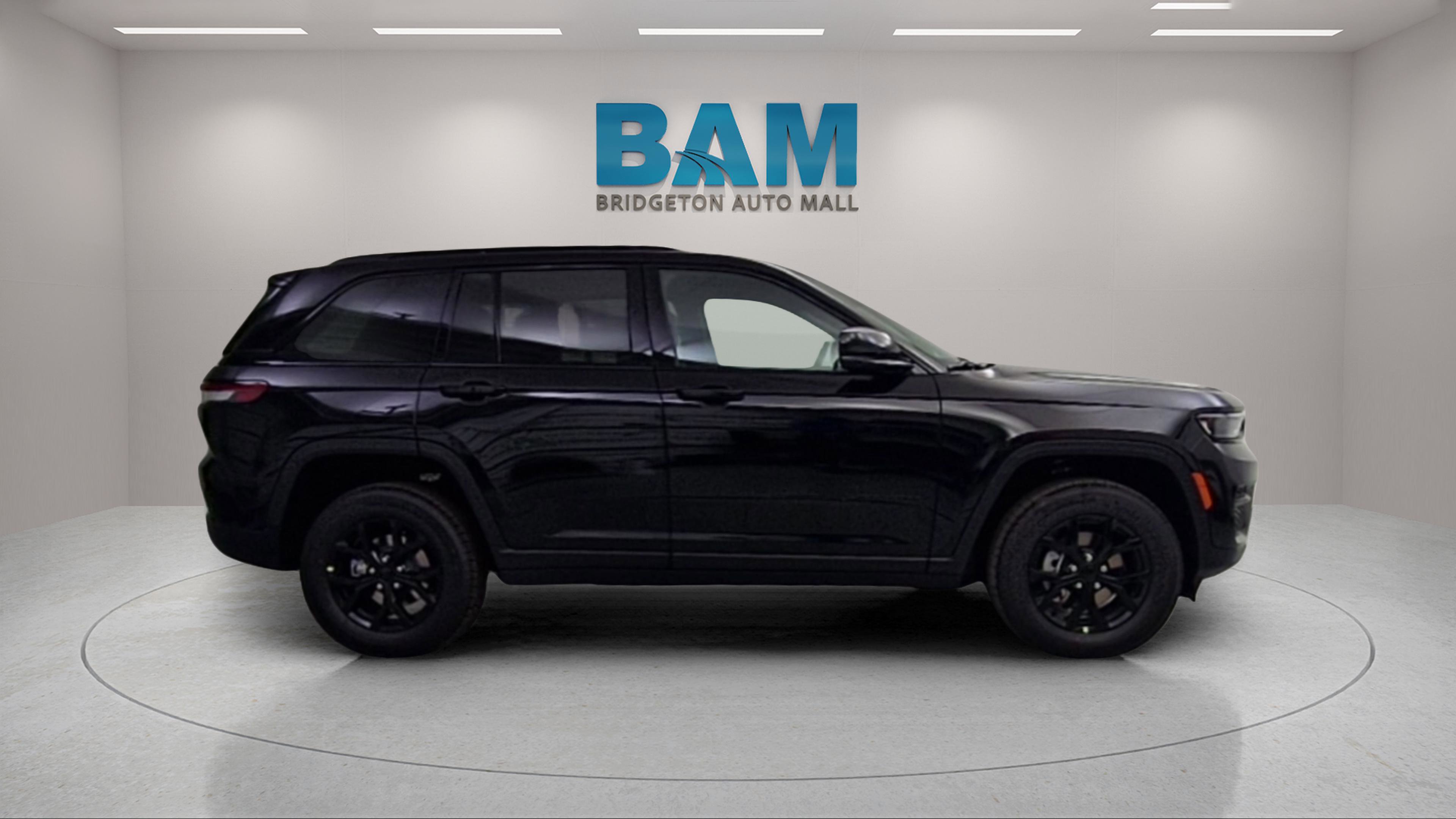 New 2025 Jeep Grand Cherokee Altitude image 8