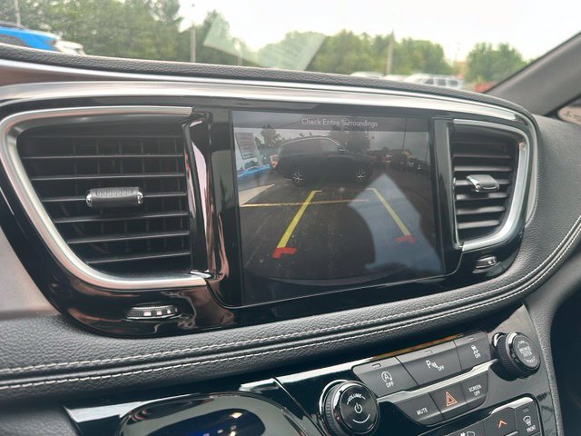 Used 2019 Chrysler Pacifica Limited w/ S Appearance Package FWD image 34