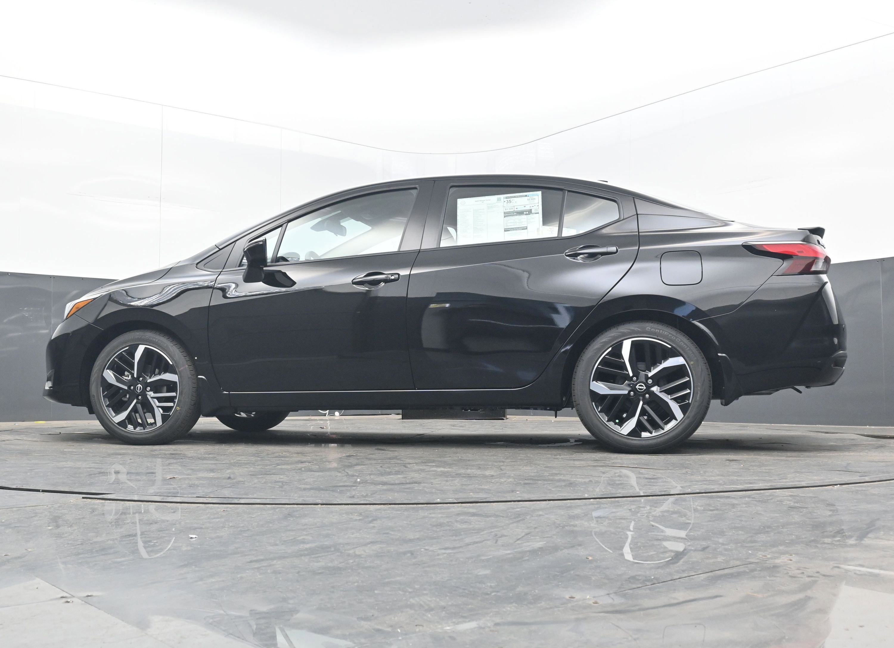 New 2025 Nissan Versa SR image 25