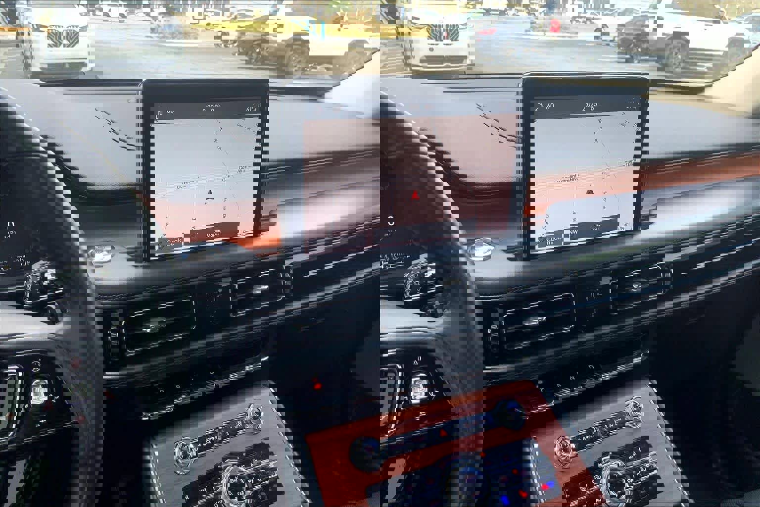 Used 2020 Lincoln Aviator Reserve w/ Equipment Group 202A image 8