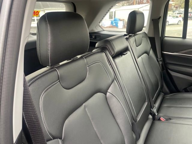 Used 2023 Jeep Grand Cherokee Limited w/ Black Appearance Package image 36