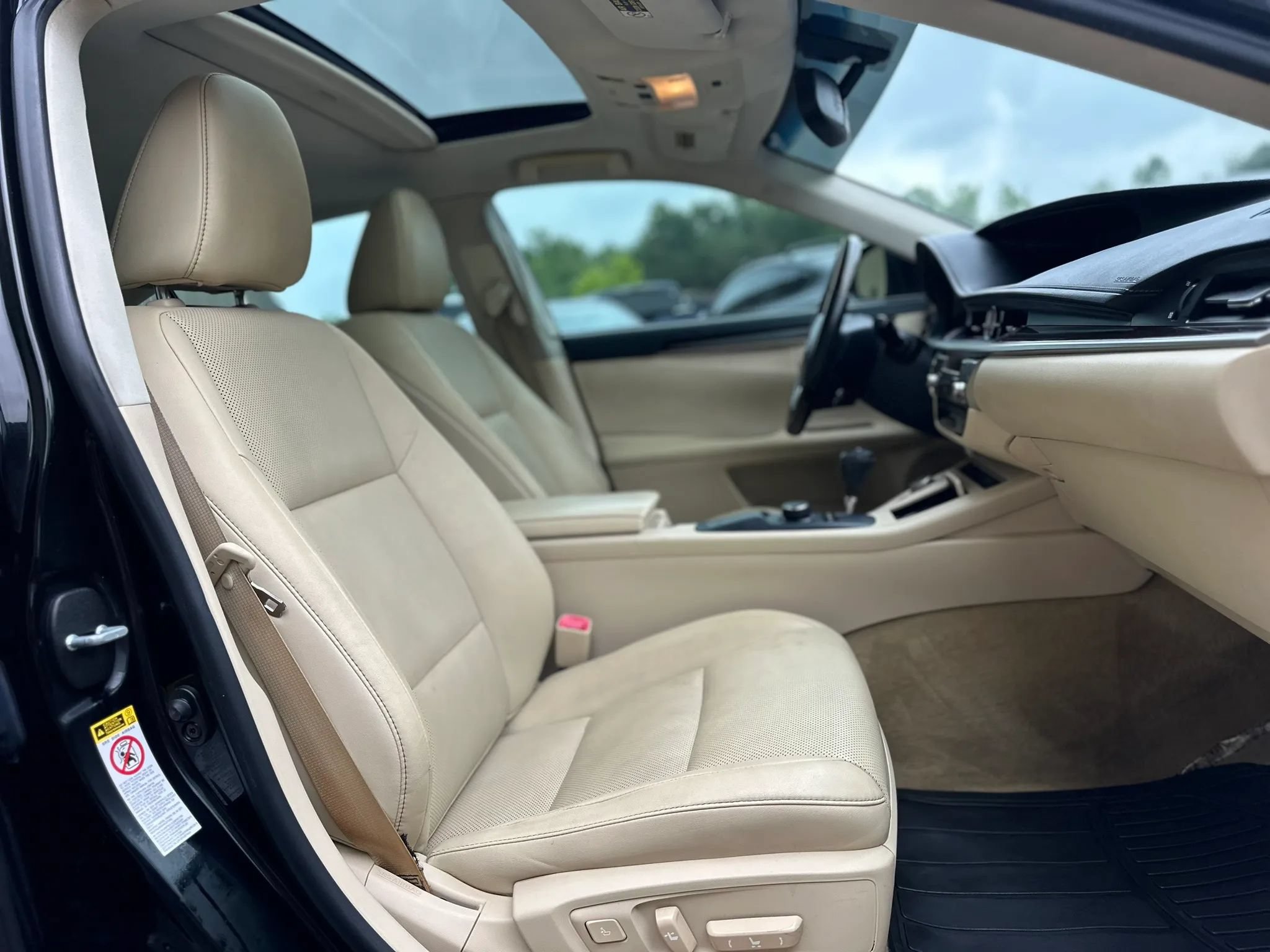 Used 2015 Lexus ES 350 w/ Premium Package FWD image 32