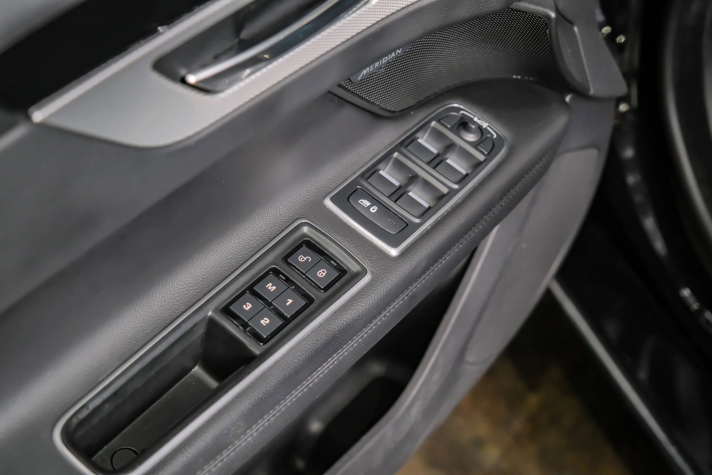 Used 2020 Jaguar XF Prestige RWD image 40