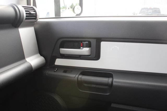 Used 2013 Toyota FJ Cruiser 4WD w/ Upgrade Pkg image 19