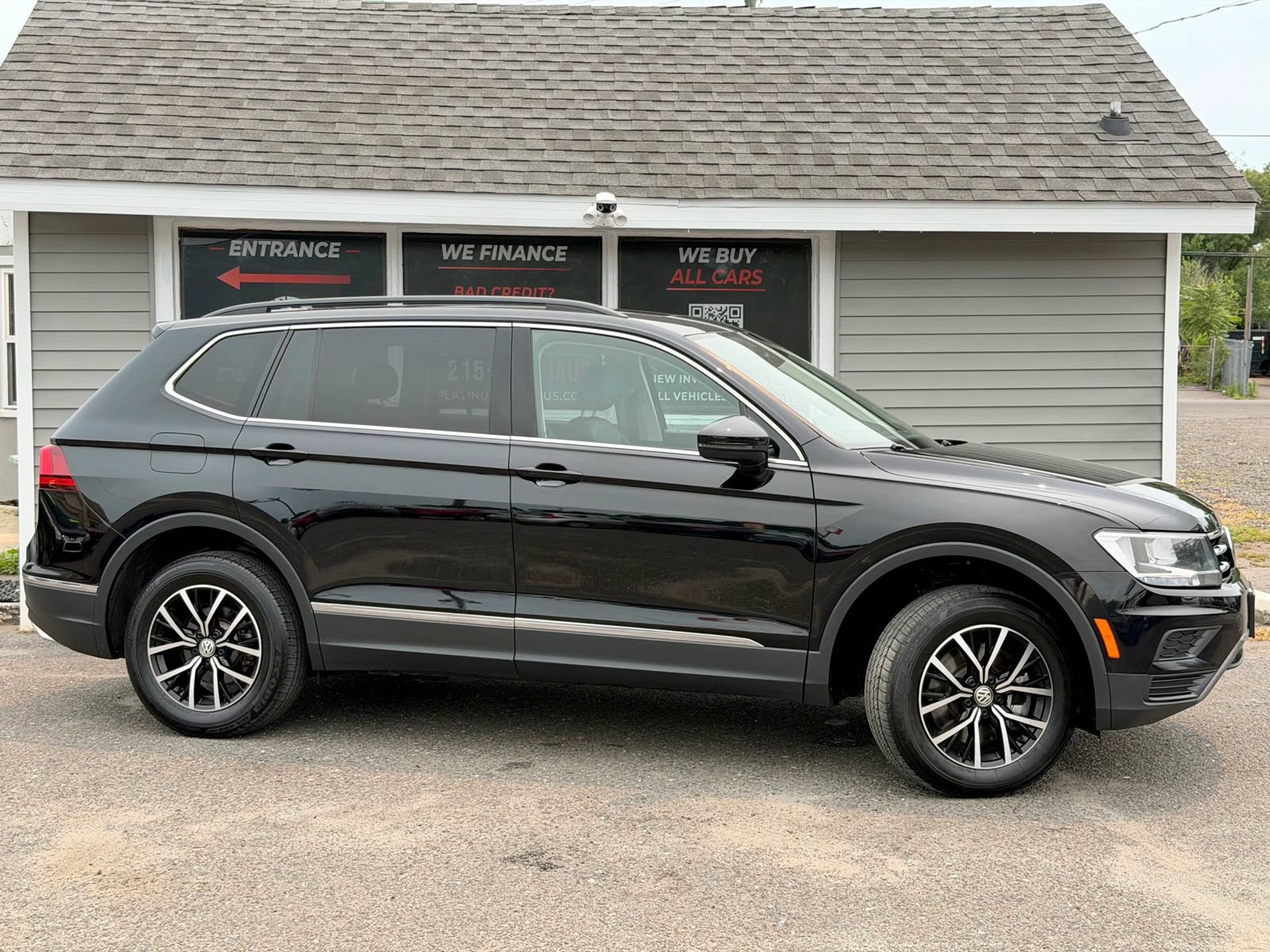 Used 2021 Volkswagen Tiguan SE w/ Panoramic Sunroof Package AWD/4WD image 13