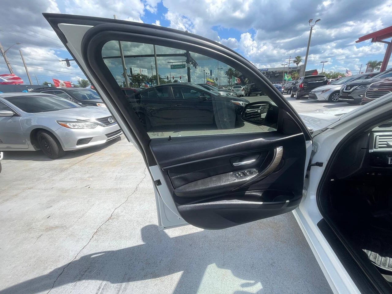 Used 2015 BMW 328i xDrive Sedan AWD/4WD image 2