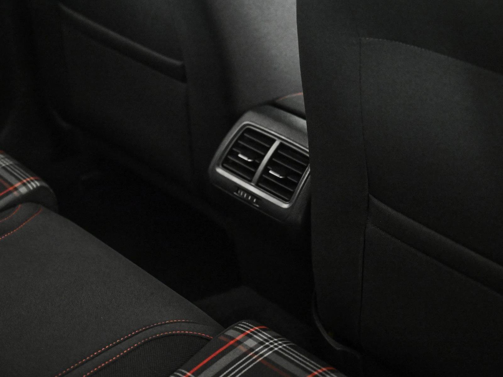 Used 2019 Volkswagen Golf 4-Door FWD image 17