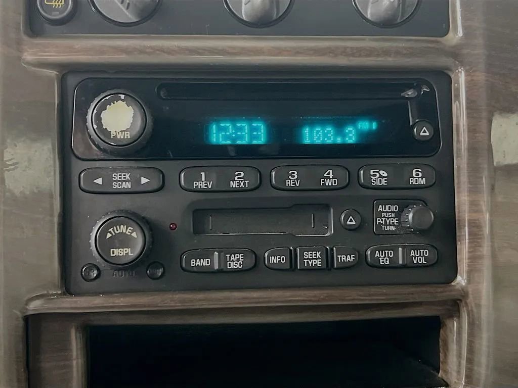 Used 2004 GMC Savana 1500 w/ Preferred Equipment Group image 14