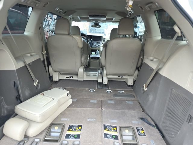 Used 2018 Toyota Sienna XLE w/ XLE Navigation Package FWD image 7