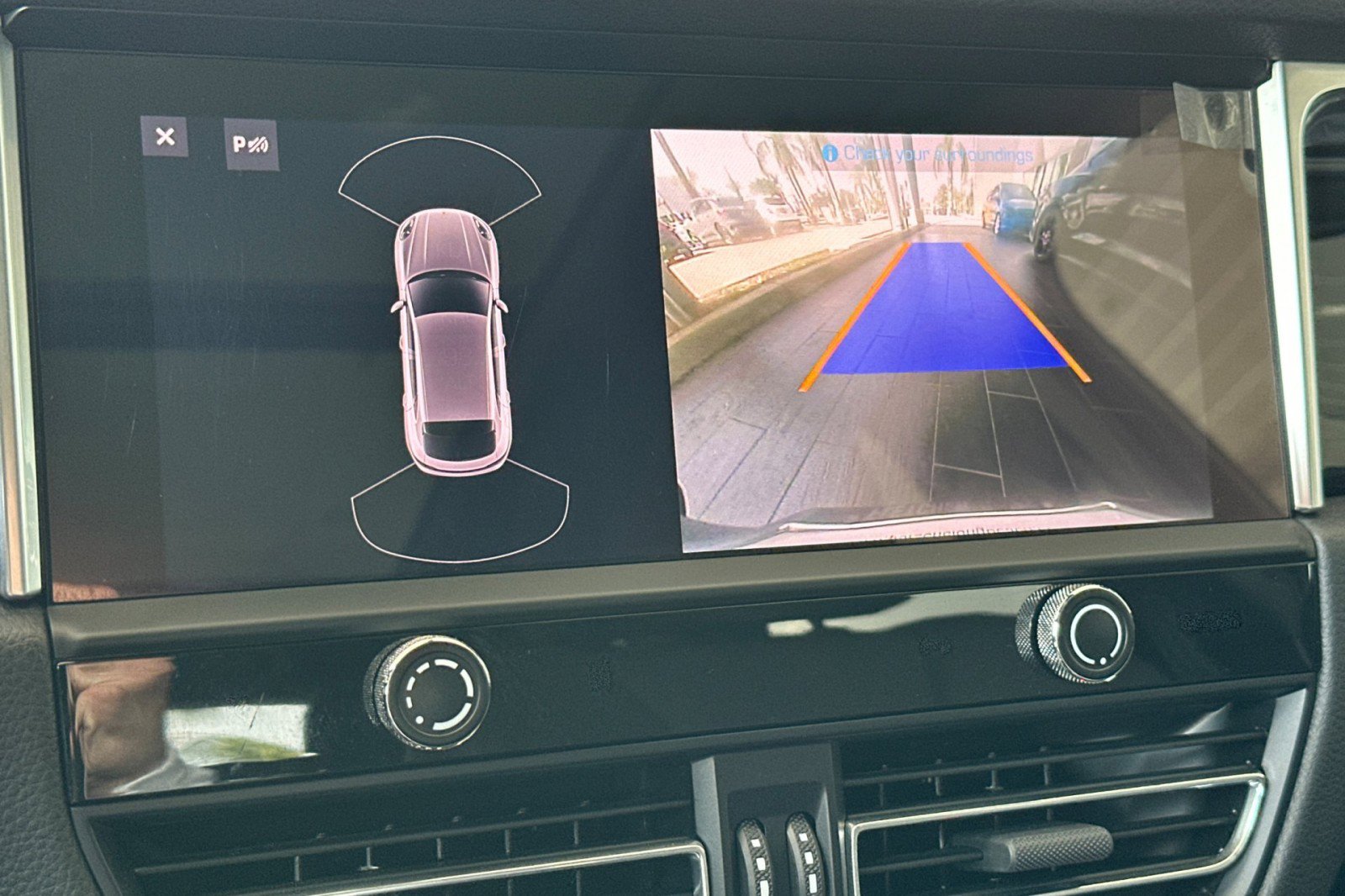 Certified 2023 Porsche Macan AWD/4WD image 20